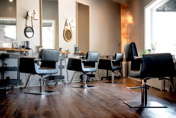 THE CORNER ROOM Hair Salon, Hamilton - Photo 3