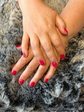 Rosé nails, Kitchener - Photo 3