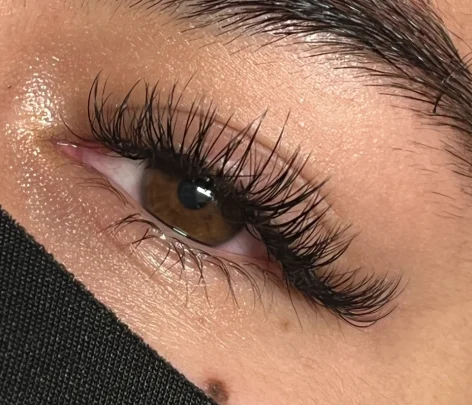 Pretty in Wink Lash Boutique - Eyelash Extensions, Lash Lift and Tint, Brow Lamination, Henna Brows, Milton - Photo 2