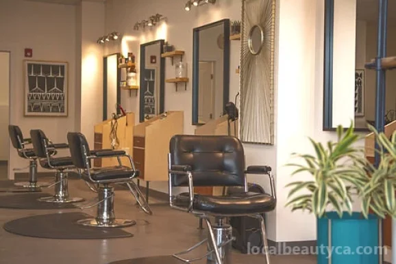 Salonki Hair Salon & Ethnic Beauty Supply, Thunder Bay - 