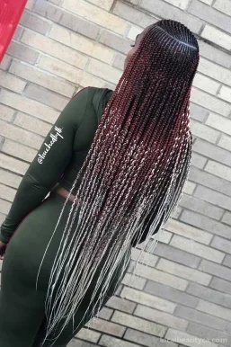 African hair braiding on Bloor, Toronto - Photo 4