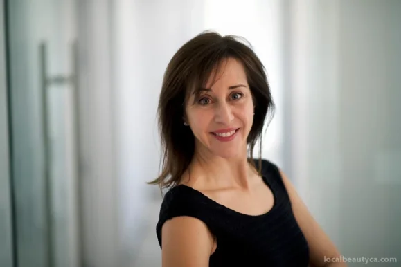 Dr. Elena Poulos - Dermatologist, Toronto - Photo 1