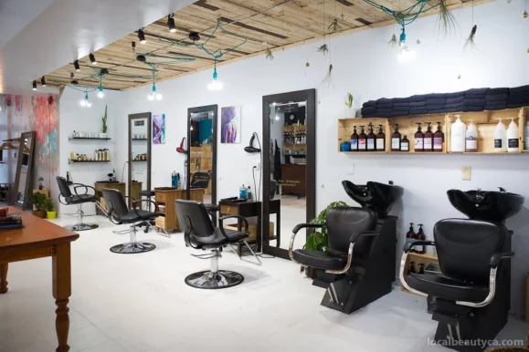 Queens's Shop - Fine Hairdressing Inc, Toronto - Photo 3