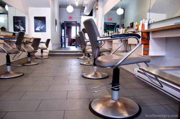 Harlots Hair Salon Ltd, Toronto - Photo 2